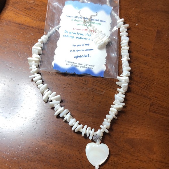 HANDCRAFTED HEART PENDANT PUKA SHELL NECKLACE, EARRINGS AND SENTIMENT CARD - Picture 7 of 8